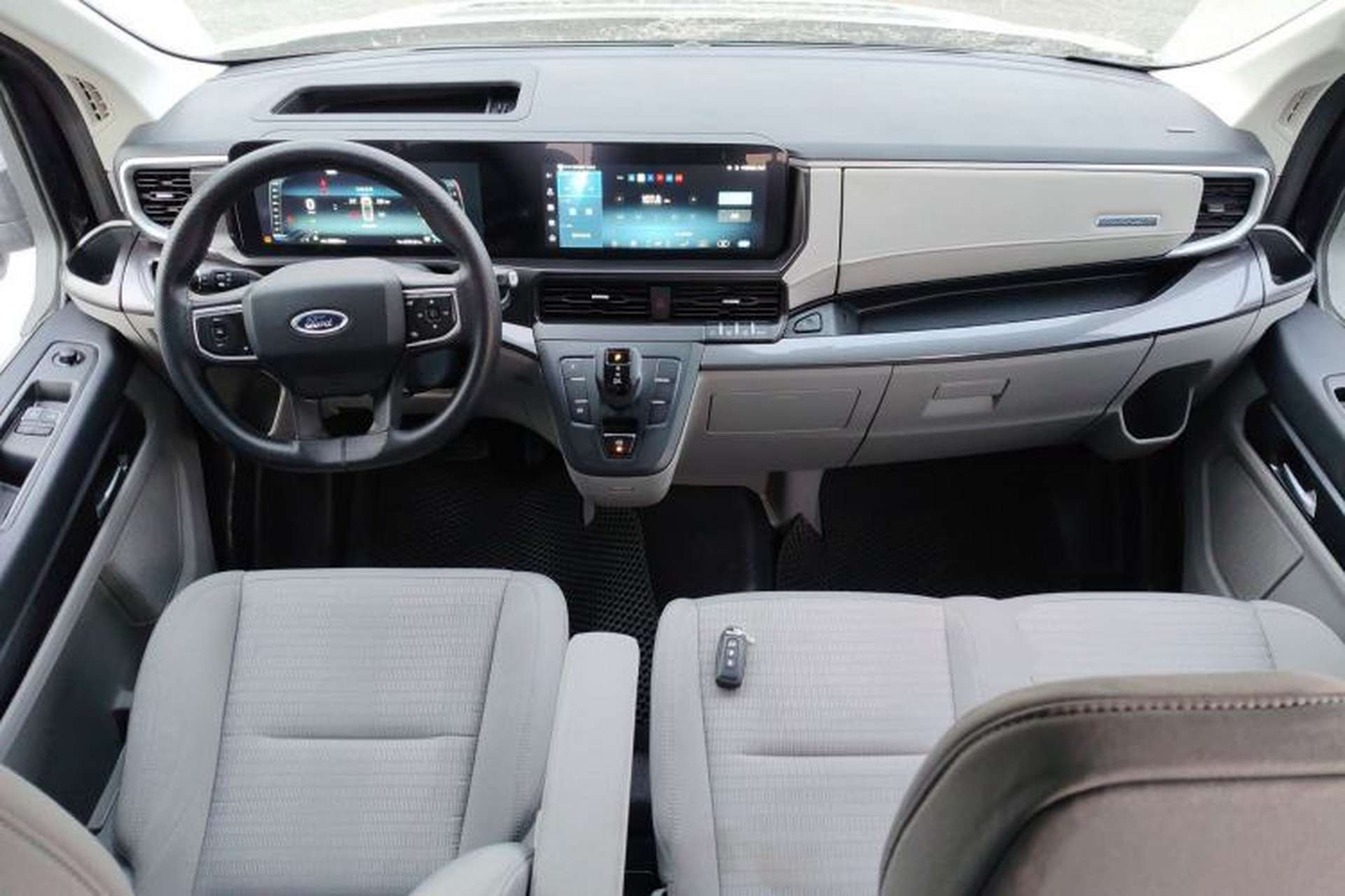 Used Ford Transit T8 2024 T8 2.3T Diesel Automatic Short Wheelbase Mid-Height 6-Seater Fully Equipped Model 3/3 Center Console