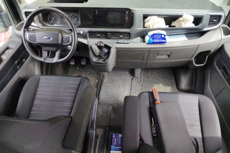 Used Ford Transit T8 2024 T8 2.0T Diesel Manual Mid-axle Mid-roof 6-seater Multi-function Version 2/2/2 Center Console
