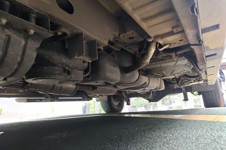 Used Ford Transit T8 2024 T8 2.3T Diesel Automatic Mid-axle Mid-roof 6-Seater Multi-function Version 2/2/2 Chassis Front Left