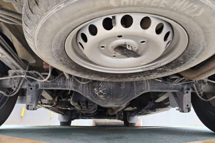 Used Ford Transit T8 2024 T8 2.3T Diesel Automatic Mid-axle Mid-roof 6-Seater Multi-function Version 2/2/2 Chassis Rear