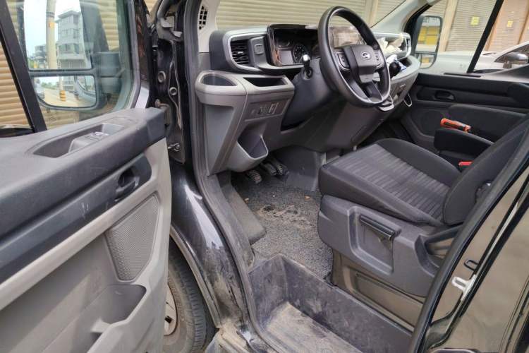 Used Ford Transit T8 2024 T8 2.0T Diesel Manual Mid-axle Mid-roof 6-seater Multi-function Version 2/2/2 Driver Seat