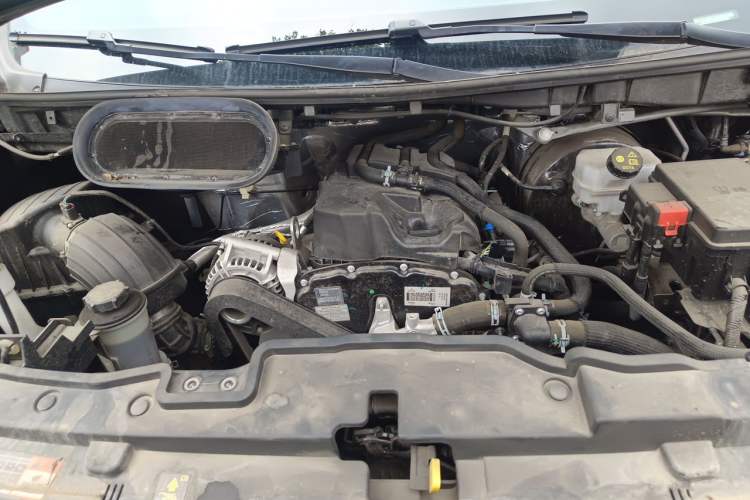 Used Ford Transit T8 2024 T8 2.3T Diesel Manual Mid-axle Mid-roof 6-Seater Multi-function Version 2/2/2 Engine Bay