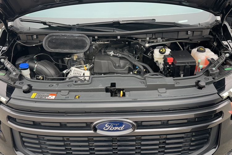 Used Ford Transit T8 2024 T8 2.3T Diesel Automatic Mid-axle Mid-roof 6-Seater Multi-function Version 2/2/2 Engine Bay