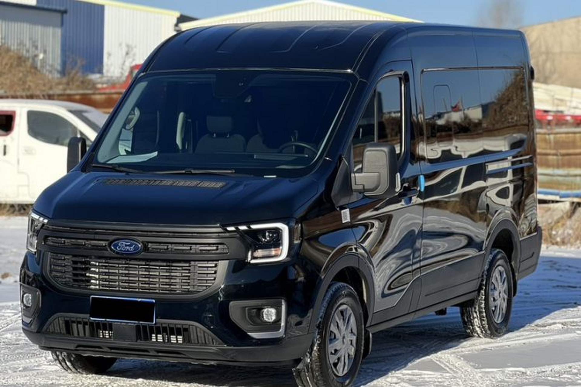 Used Ford Transit T8 2024 T8 2.0T Diesel Manual Short Wheelbase Mid-Roof 6-Seater Multi-Function Version 3/3 Front Left 45 Deg