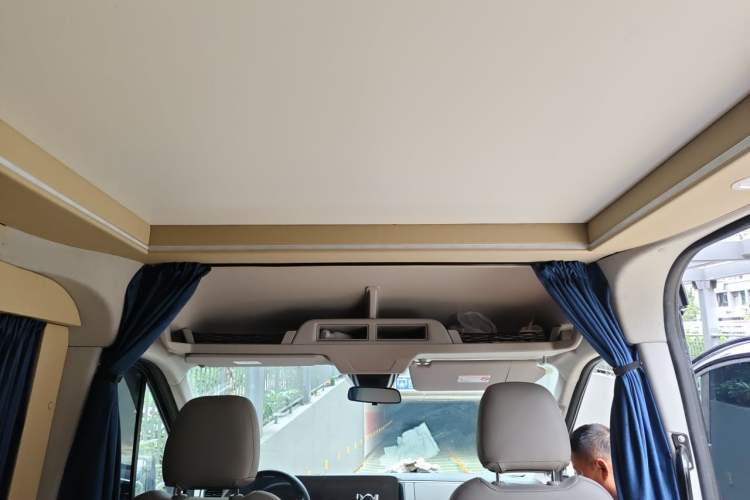 Used Ford Transit T8 2024 T8 2.3T Diesel Automatic Mid-axle Mid-roof 6-Seater Multi-function Version 2/2/2 Headliner