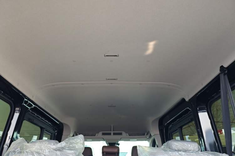 Used Ford Transit T8 2024 T8 2.3T Diesel Automatic Mid-axle Mid-roof 6-Seater Multi-function Version 2/2/2 Headliner