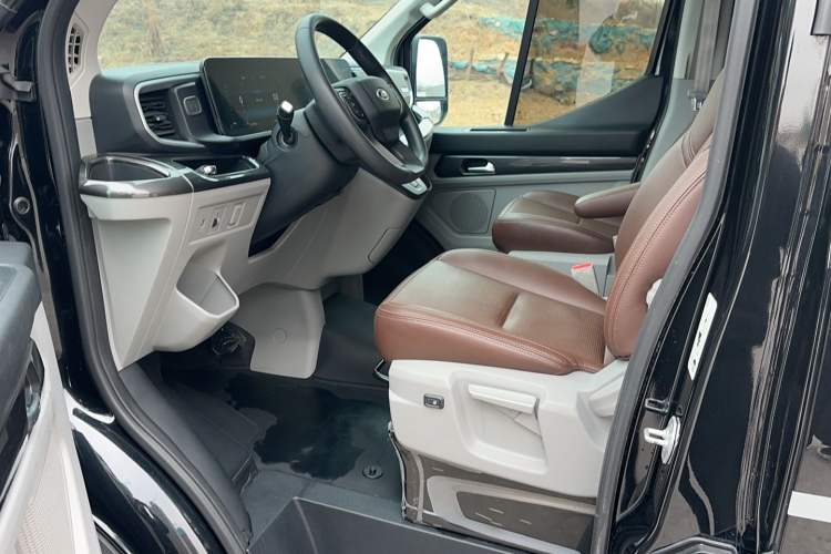 Used Ford Transit T8 2024 T8 2.3T Diesel Automatic Mid-axle Mid-roof 6-Seater Multi-function Version 2/2/2 Interior 2