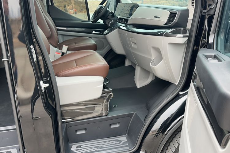 Used Ford Transit T8 2024 T8 2.3T Diesel Automatic Mid-axle Mid-roof 6-Seater Multi-function Version 2/2/2 Interior 3