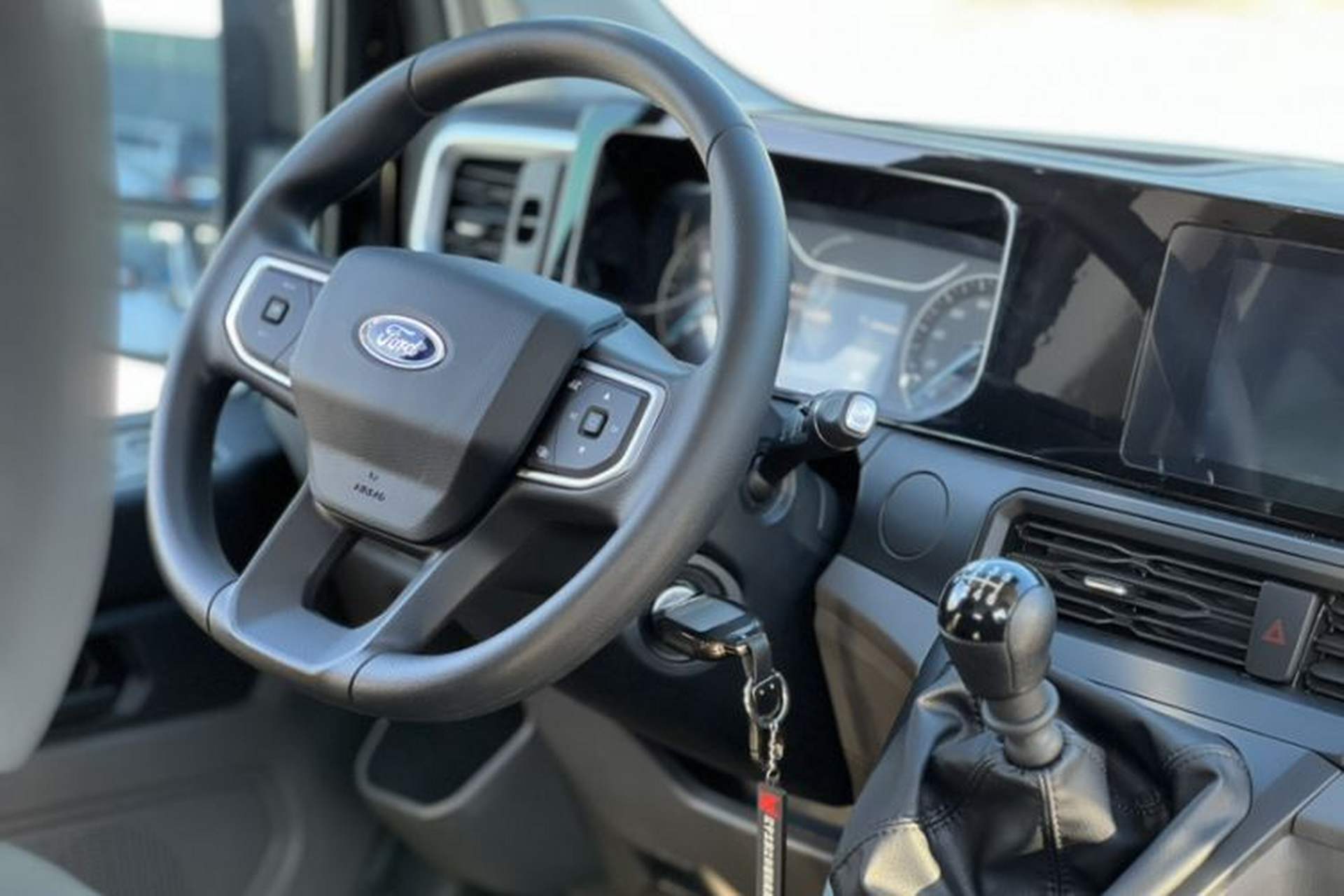 Used Ford Transit T8 2024 T8 2.0T Diesel Manual Short Wheelbase Mid-Roof 6-Seater Multi-Function Version 3/3 Interior 5
