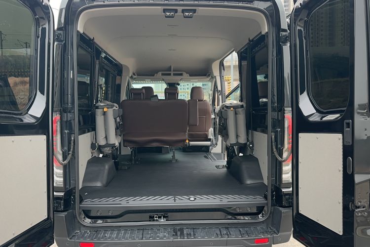 Used Ford Transit T8 2024 T8 2.3T Diesel Automatic Mid-axle Mid-roof 6-Seater Multi-function Version 2/2/2 Interior 6
