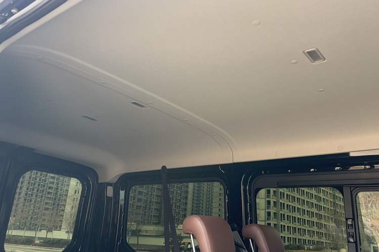 Used Ford Transit T8 2024 T8 2.3T Diesel Automatic Mid-axle Mid-roof 6-Seater Multi-function Version 2/2/2 Interior 9
