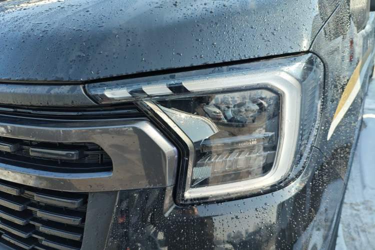 Used Ford Transit T8 2024 T8 2.3T Diesel Automatic Mid-axle Mid-roof 6-Seater Multi-function Version 2/2/2 Left Front Headlight