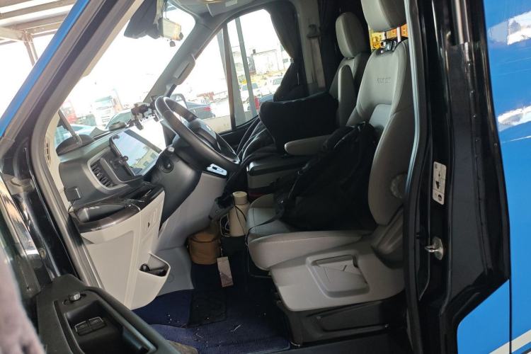 Used Ford Transit T8 2024 T8 2.3T Diesel Automatic Mid-Drive Mid-Roof 6-Seater Fully Equipped 2/2/2 Configuration Left Front Seat
