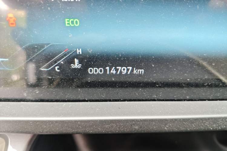 Used Ford Transit T8 2024 T8 2.3T Diesel Automatic Mid-axle Mid-roof 6-Seater Multi-function Version 2/2/2 Odometer Close Up