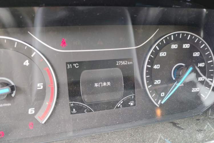 Used Ford Transit T8 2024 T8 2.0T Diesel Manual Mid-axle Mid-roof 6-seater Multi-function Version 2/2/2 Odometer Close Up