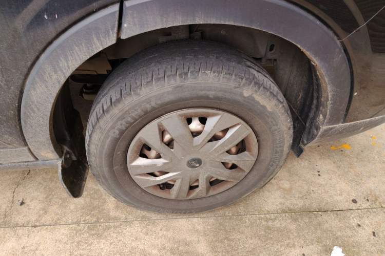 Used Ford Transit T8 2024 T8 2.0T Diesel Manual Mid-axle Mid-roof 6-seater Multi-function Version 2/2/2 Right Front Wheel Hub