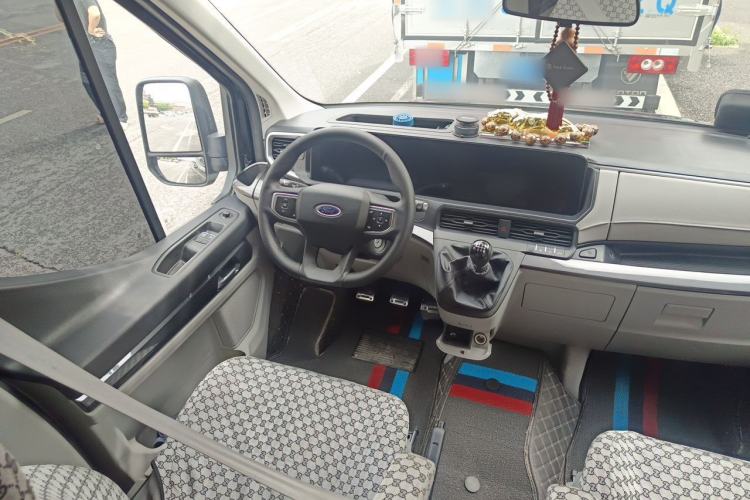 Used Ford Transit T8 2024 T8 2.3T Diesel Manual Mid-axle Mid-roof 6-Seater Multi-function Version 2/2/2 Steering Wheel