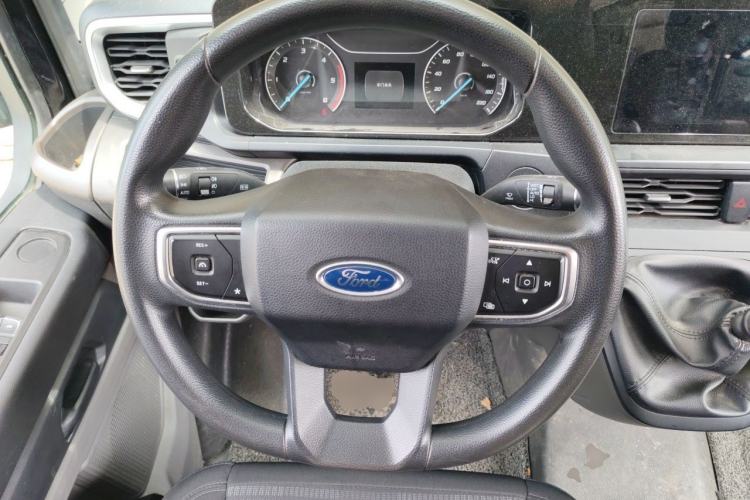 Used Ford Transit T8 2024 T8 2.0T Diesel Manual Mid-axle Mid-roof 6-seater Multi-function Version 2/2/2 Steering Wheel
