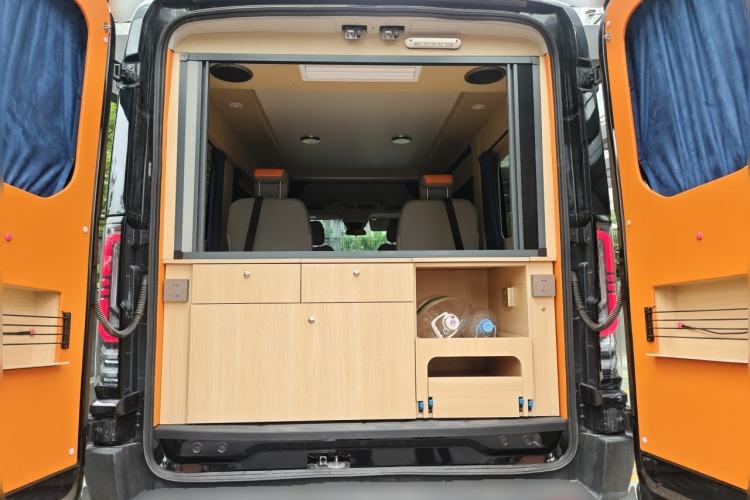 Used Ford Transit T8 2024 T8 2.3T Diesel Automatic Mid-axle Mid-roof 6-Seater Multi-function Version 2/2/2 Trunk