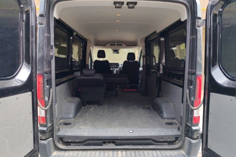 Used Ford Transit T8 2024 T8 2.0T Diesel Manual Mid-axle Mid-roof 6-seater Multi-function Version 2/2/2 Trunk