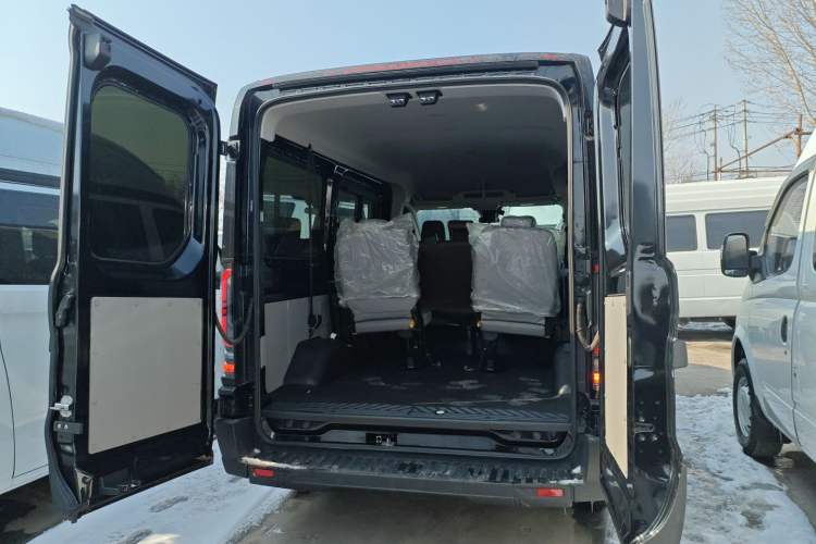 Used Ford Transit T8 2024 T8 2.3T Diesel Automatic Mid-axle Mid-roof 6-Seater Multi-function Version 2/2/2 Trunk