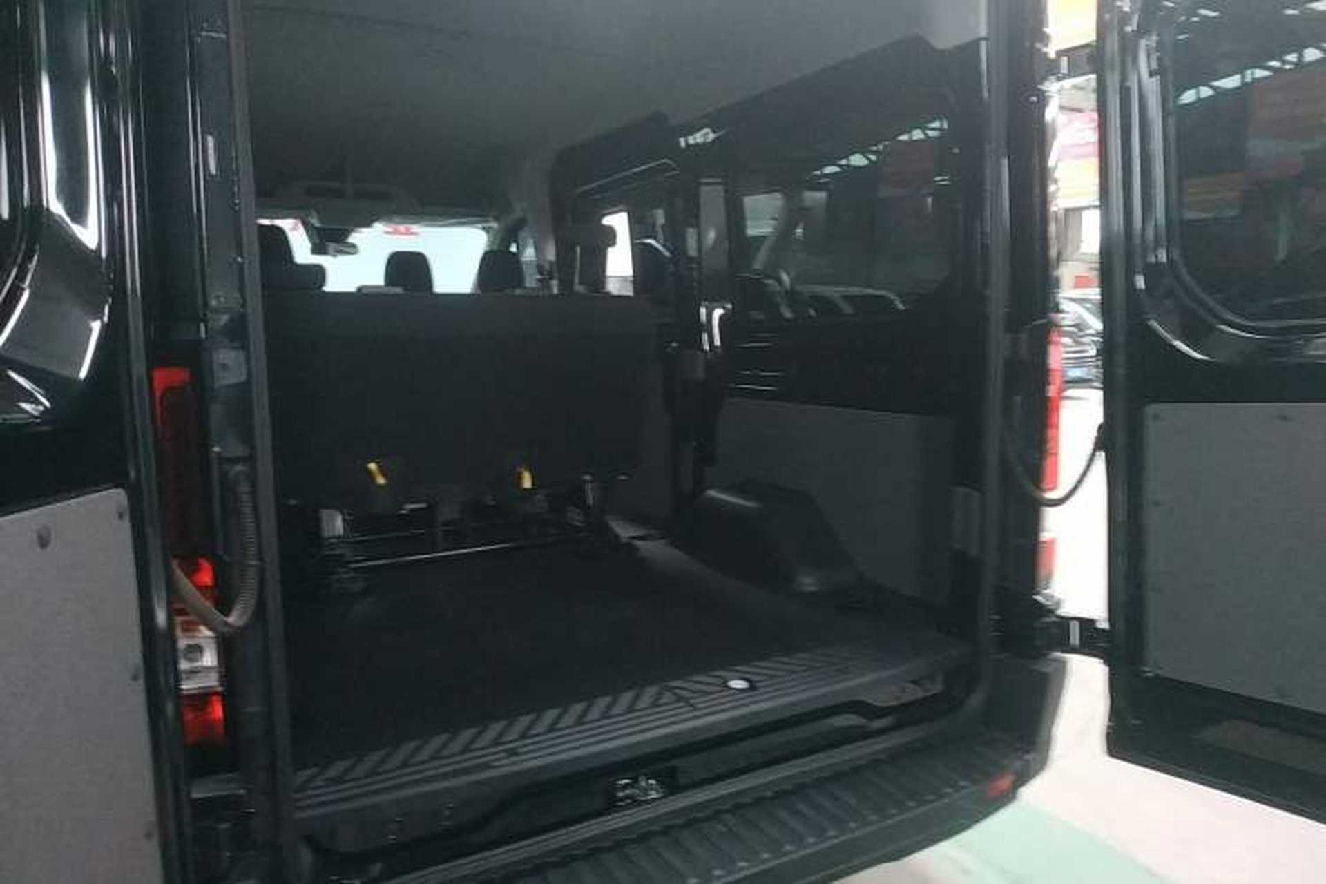 Used Ford Transit T8 2024 T8 2.0T Diesel Manual Short Wheelbase Mid-Roof 6-Seater Multi-Function Version 3/3 Trunk