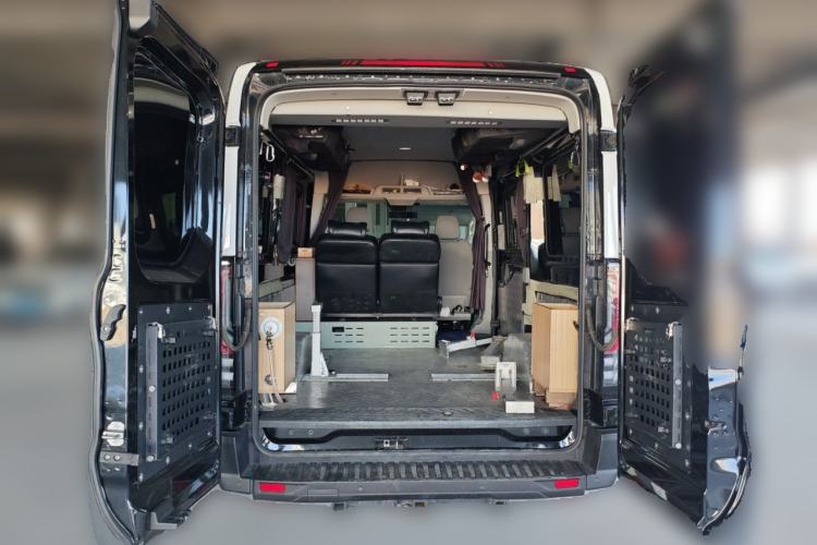 Used Ford Transit T8 2024 T8 2.3T Diesel Automatic Mid-Drive Mid-Roof 6-Seater Fully Equipped 2/2/2 Configuration Trunk