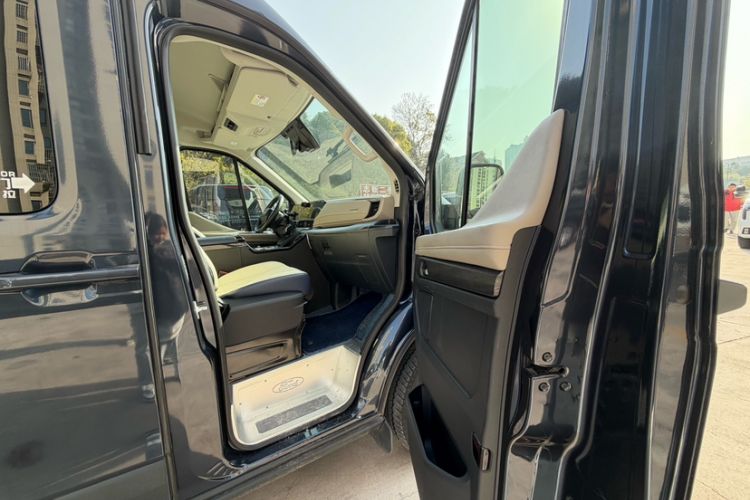 Used Ford Transit T8 2024 T8 2.3T Diesel Automatic Mid-axle Mid-roof 9-seater Business & Travel Version 2/2/2/3 Interior 11