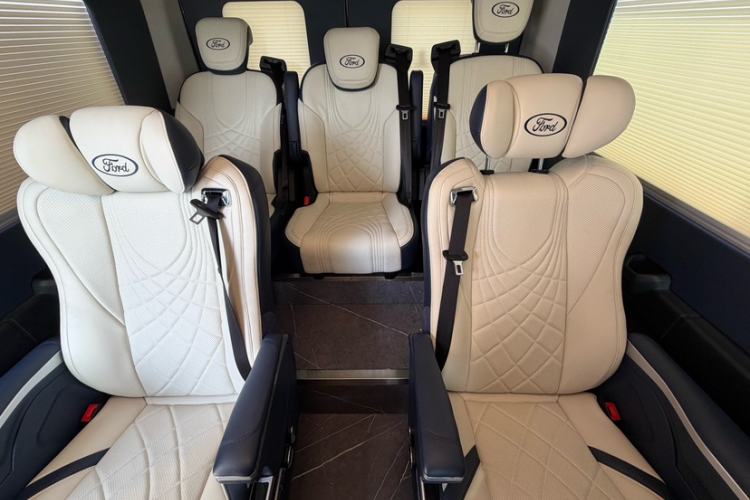 Used Ford Transit T8 2024 T8 2.3T Diesel Automatic Mid-axle Mid-roof 9-seater Business & Travel Version 2/2/2/3 Interior 4