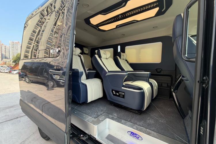 Used Ford Transit T8 2024 T8 2.3T Diesel Automatic Mid-axle Mid-roof 9-seater Business & Travel Version 2/2/2/3 Interior 9