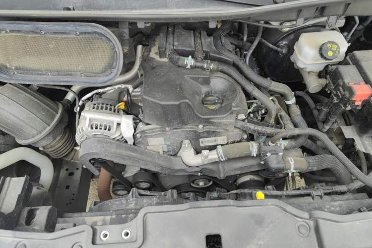 Used Ford Transit T8 2024 T8 2.3T Diesel Automatic Mid-axle Mid-roof 9-seater Business & Travel Version 2/2/2/3 Engine Bay