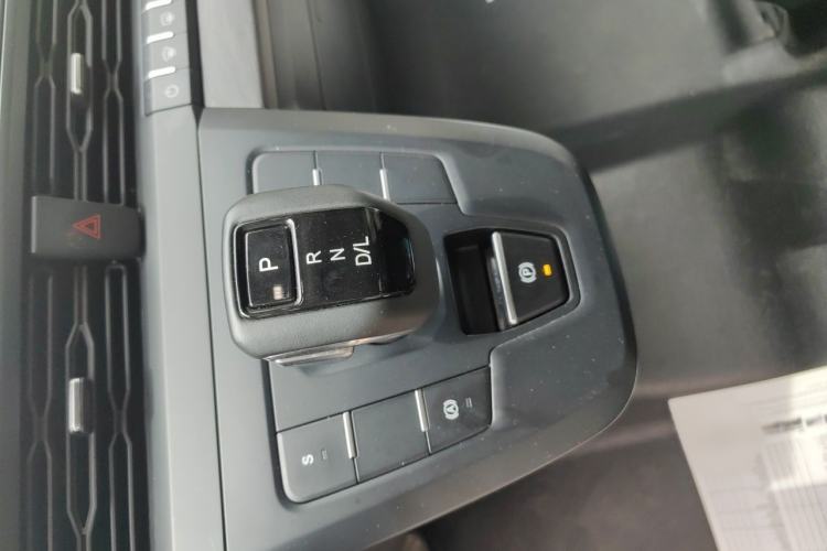 Used Ford Transit T8 2024 T8 2.3T Diesel Automatic Mid-axle Mid-roof 9-seater Business & Travel Version 2/2/2/3 Gear Lever