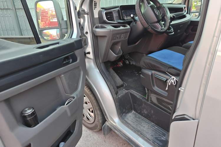 Used Ford Transit T8 2024 T8 2.0T Diesel Manual Mid-axle Mid-roof 6-seater Multi-function Version 2/2/2 Driver Seat
