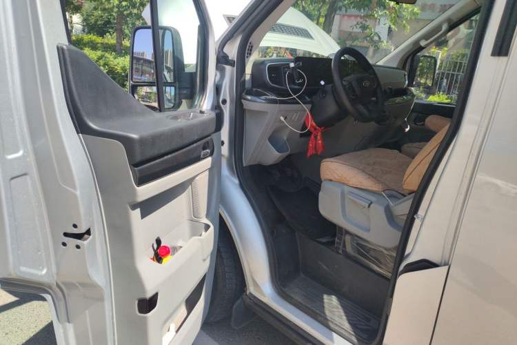 Used Ford Transit T8 2024 T8 2.3T Diesel Manual Short Wheelbase Mid-Roof 6-Seater Multi-Function Version 3/3 Driver Seat