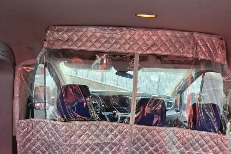 Used Ford Transit T8 2024 T8 2.0T Diesel Manual Mid-axle Mid-roof 6-seater Multi-function Version 2/2/2 Headliner
