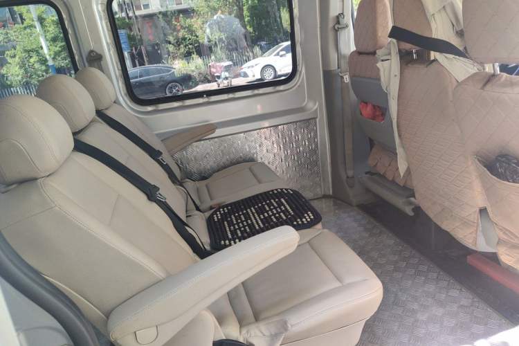 Used Ford Transit T8 2024 T8 2.3T Diesel Manual Short Wheelbase Mid-Roof 6-Seater Multi-Function Version 3/3 Left Rear Seat