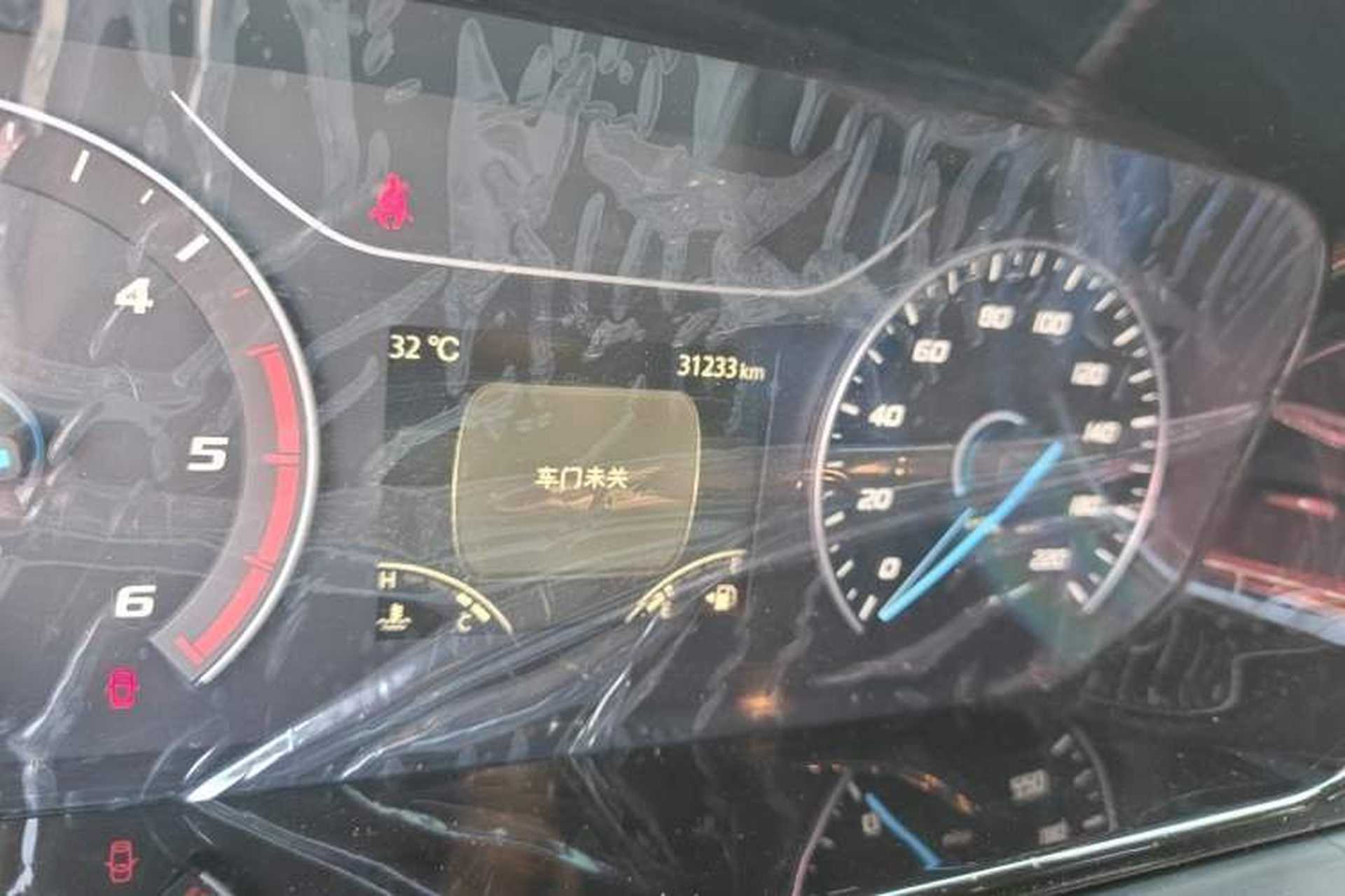 Used Ford Transit T8 2024 T8 2.0T Diesel Manual Mid-axle Mid-roof 6-seater Multi-function Version 2/2/2 Odometer Close Up