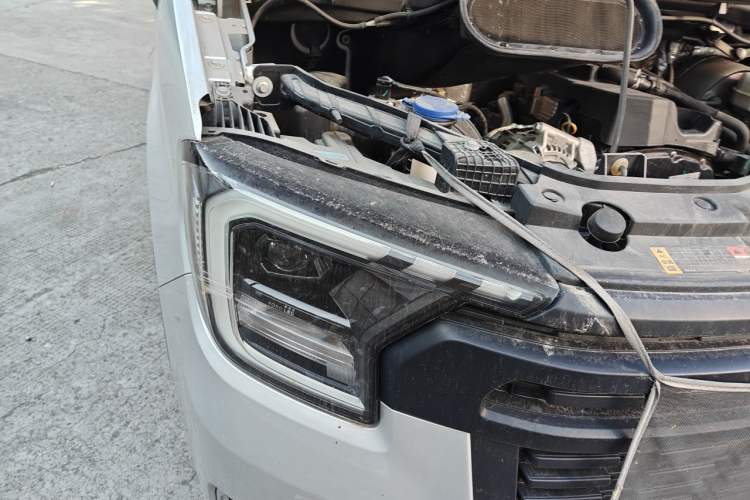 Used Ford Transit T8 2024 T8 2.0T Diesel Manual Mid-axle Mid-roof 6-seater Multi-function Version 2/2/2 Right Front Headlight