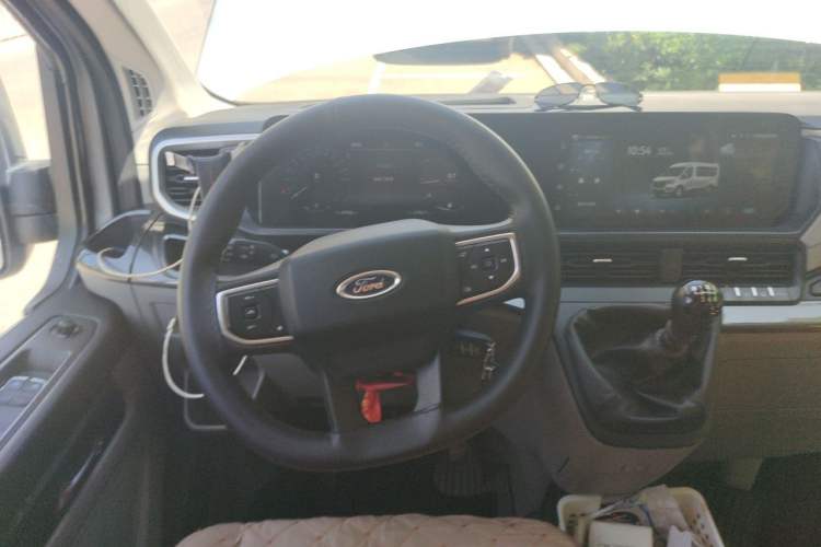 Used Ford Transit T8 2024 T8 2.3T Diesel Manual Short Wheelbase Mid-Roof 6-Seater Multi-Function Version 3/3 Steering Wheel