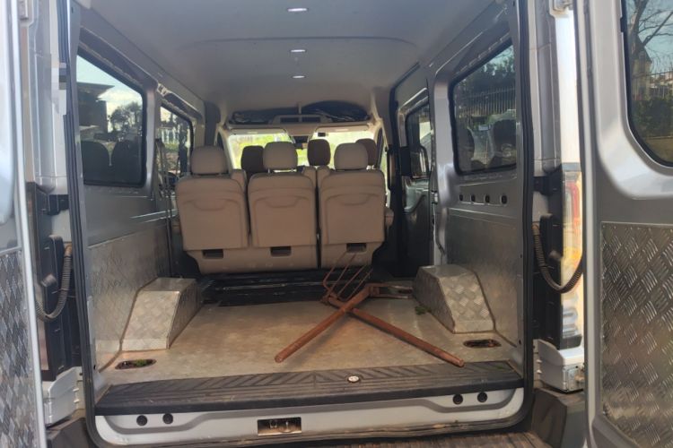 Used Ford Transit T8 2024 T8 2.3T Diesel Manual Short Wheelbase Mid-Roof 6-Seater Multi-Function Version 3/3 Trunk