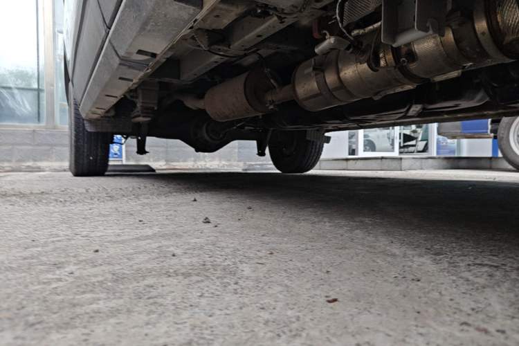 Used Ford Transit T8 2024 T8 2.3T Diesel Automatic Mid-axle Mid-roof 6-Seater Multi-function Version 2/2/2 Chassis Front Right