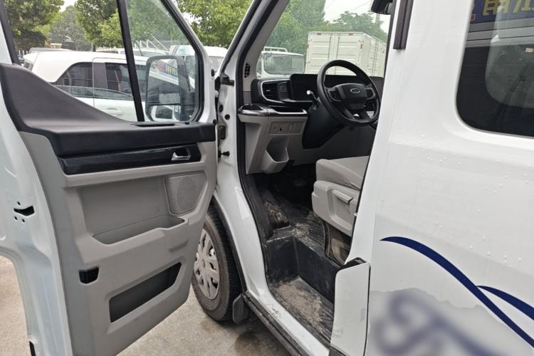 Used Ford Transit T8 2024 T8 2.3T Diesel Automatic Mid-axle Mid-roof 6-Seater Multi-function Version 2/2/2 Driver Seat