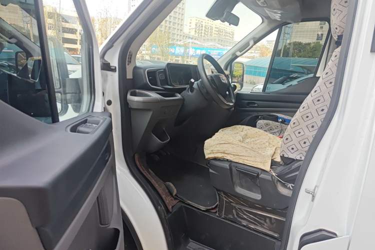 Used Ford Transit T8 2024 T8 2.0T Diesel Manual Mid-axle Mid-roof 6-seater Multi-function Version 2/2/2 Driver Seat