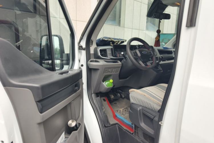 Used Ford Transit T8 2024 T8 2.0T Diesel Manual Mid-axle Mid-roof 6-seater Multi-function Version 2/2/2 Driver Seat