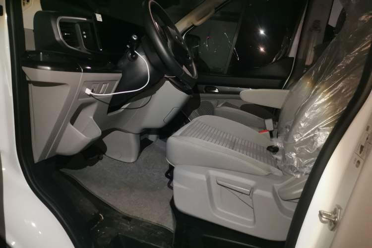Used Ford Transit T8 2024 T8 2.3T Diesel Automatic Short Wheelbase Mid-Height 6-Seater Multi-Function Version 3/3 Driver Seat