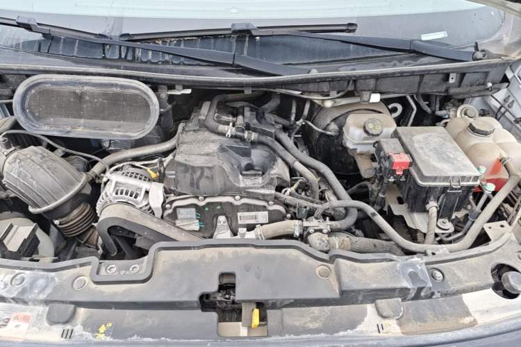 Used Ford Transit T8 2024 T8 2.3T Diesel Automatic Mid-axle Mid-roof 6-Seater Multi-function Version 2/2/2 Engine Bay