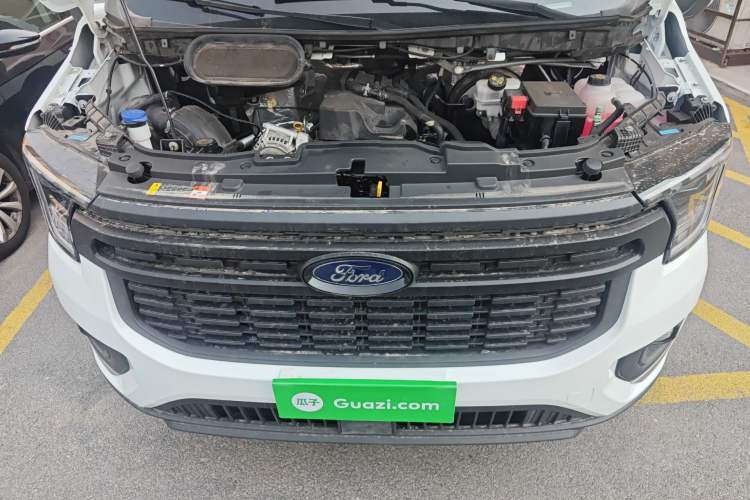 Used Ford Transit T8 2024 T8 2.0T Diesel Manual Mid-axle Mid-roof 6-seater Multi-function Version 2/2/2 Engine Bay