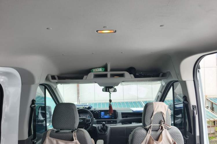 Used Ford Transit T8 2024 T8 2.0T Diesel Manual Mid-axle Mid-roof 6-seater Multi-function Version 2/2/2 Headliner
