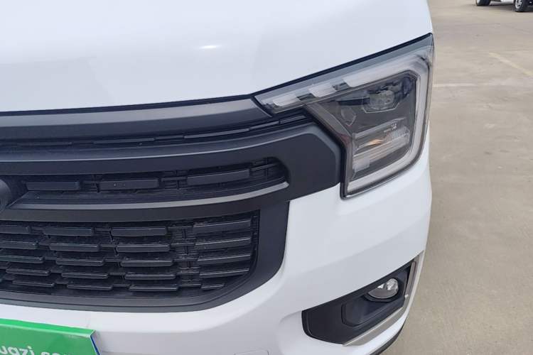 Used Ford Transit T8 2024 T8 2.0T Diesel Manual Long Wheelbase High-Roof 3-Seat Cargo Version with Rear Dual Tires Left Front Headlight