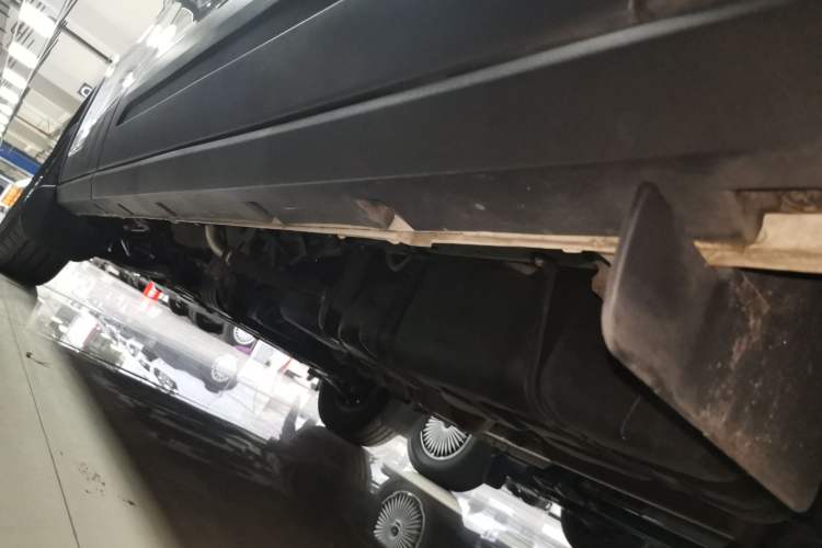 Used Ford Transit T8 2024 T8 2.3T Diesel Automatic Mid-Drive Mid-Roof 6-Seater Fully Equipped 2/2/2 Configuration Left Side Sill